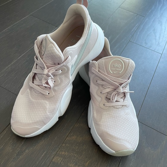 Nike Sneakers - Picture 1 of 4